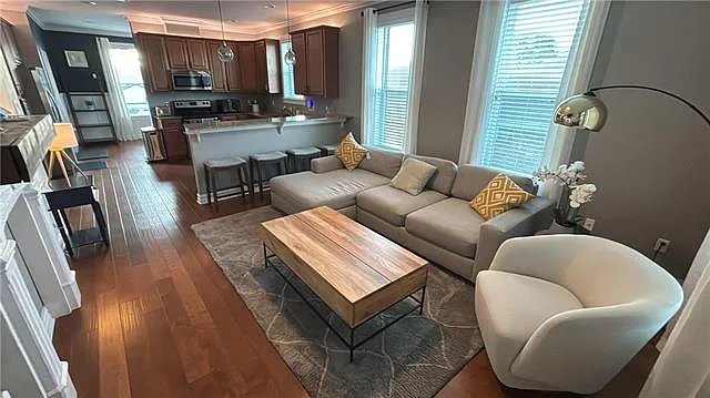 6079 Saint Anthony Ave — Photo 3