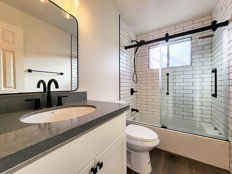 2437 Bethards Dr — Photo 12