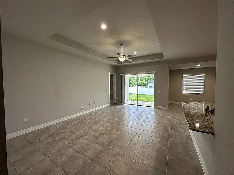 4 bed, 1800 sqft, $2,200 — Photo 3