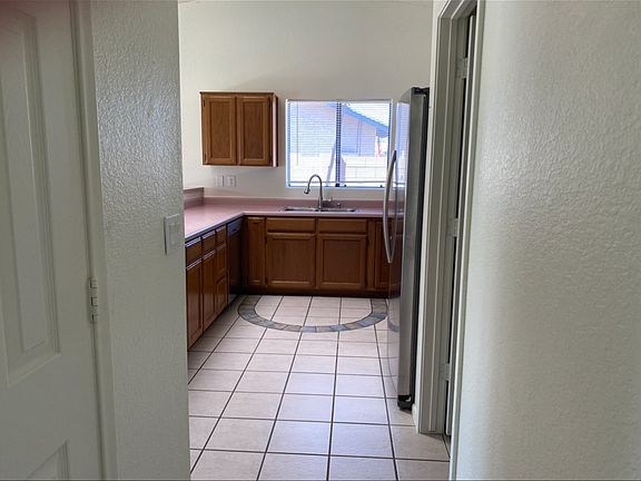 2nd image of 3320 Thunderbird Dr