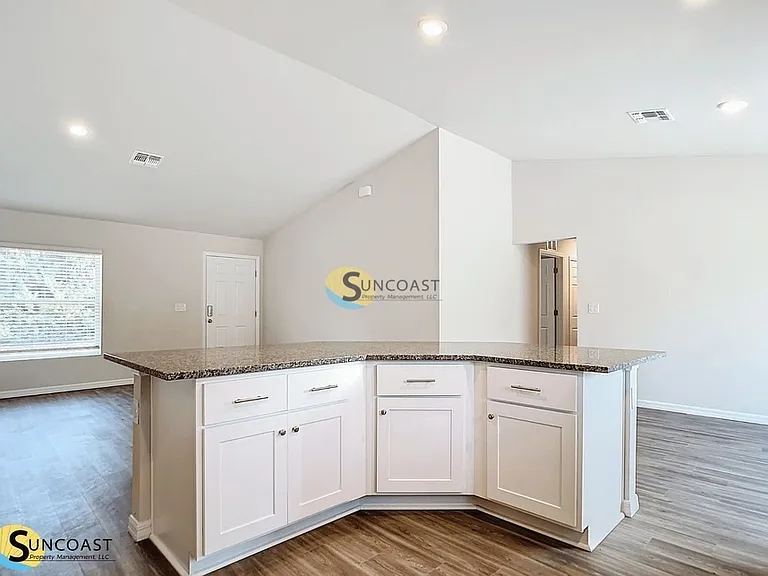 17389 Tyler Ave — Photo 9