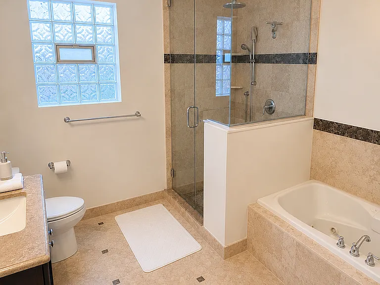 2444 W Diversey Ave #1E — Photo 9