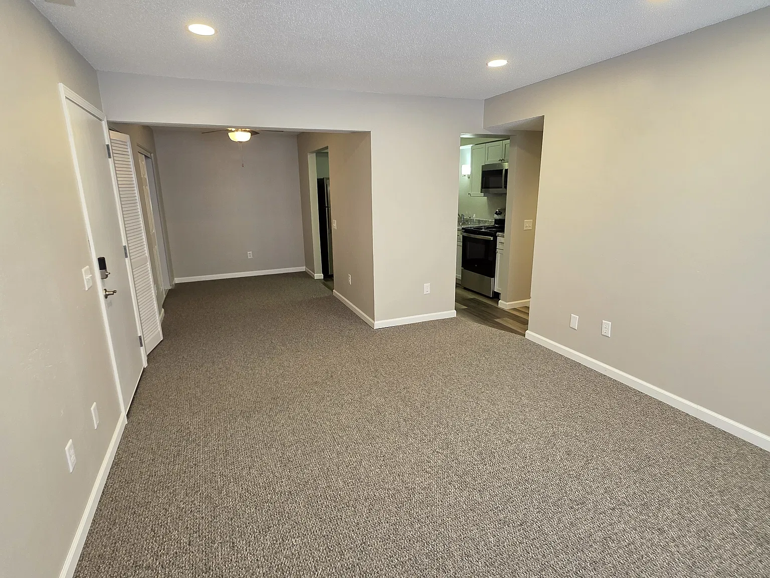 2 bed, 800 sqft, $825 — Photo 1