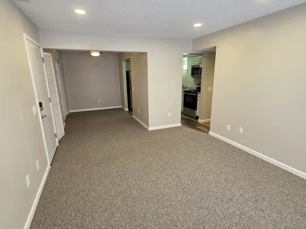 301 W 15th St APT C4, Rock Falls, IL 61071