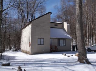 9108 Idlewild Dr, Tobyhanna, PA