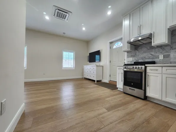 10458 Brooke Ave, Chatsworth, CA 91311