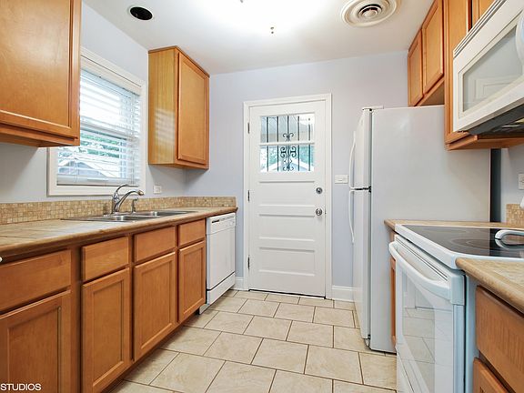 4th image of 3045 W 100th St