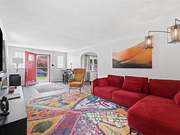 4th image of 1519 Maple Ave