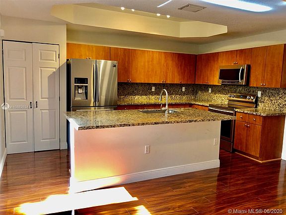 4th image of 624 SW 107th Ave #701