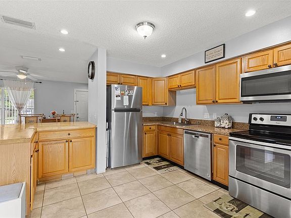 5th image of 1595 MARGARET STREET