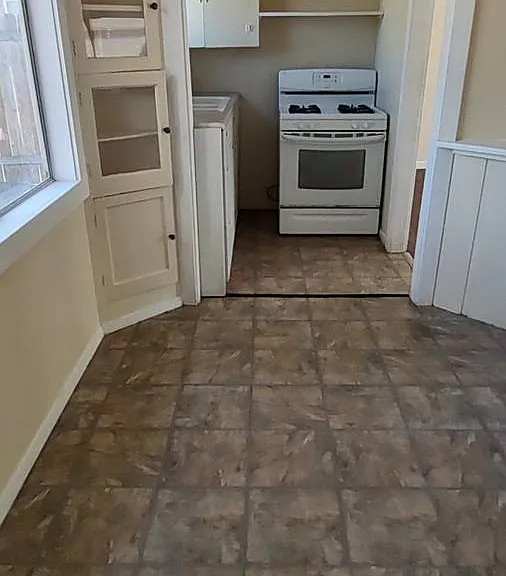1251 W Grand Ave — Photo 2