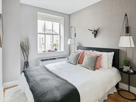 3rd image of 63 Wall St APT 2808