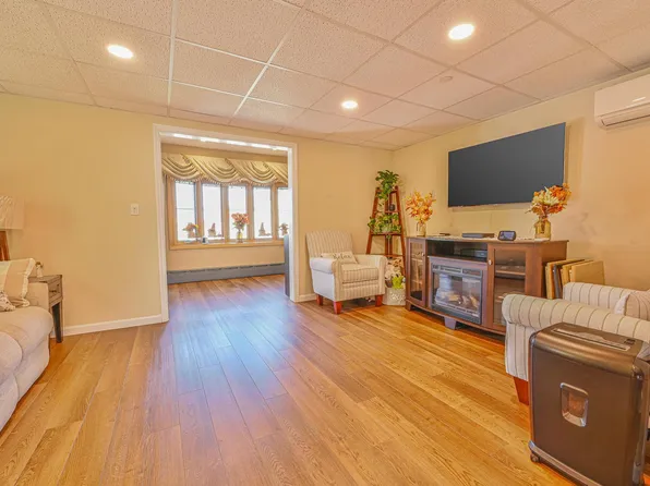 20 West 18th Road image 6 of 34