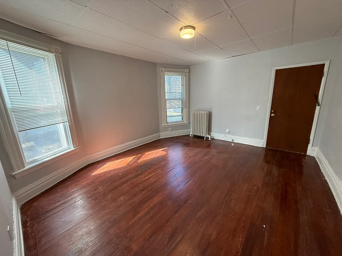Building Photo - 319 Park Ave #2