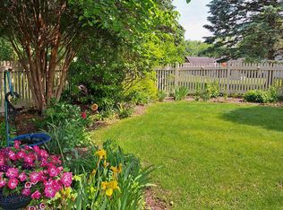 3250 Briar Crest Dr, Janesville, WI 53546