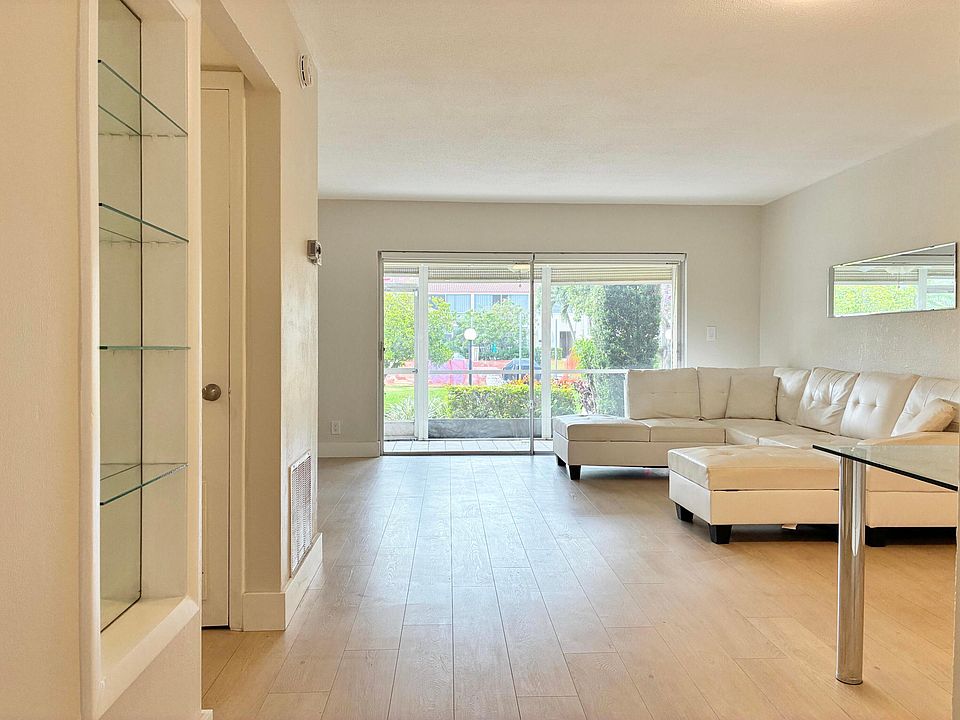 1st image of 2204 NE 36th Street Apt 26