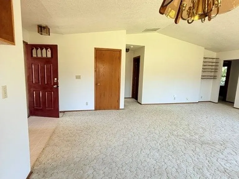 751 Catron St N — Photo 23