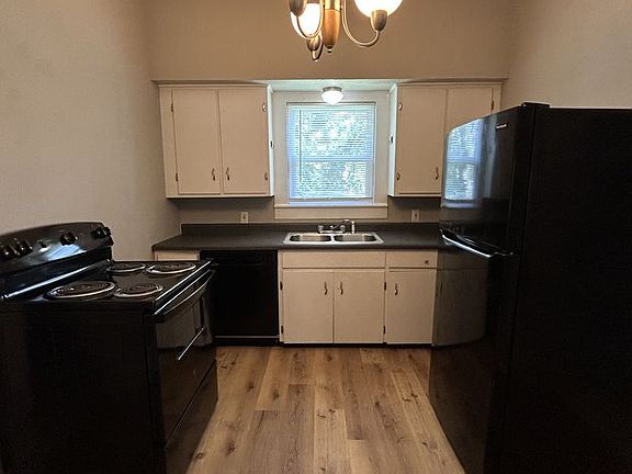 3rd image of 706 W Kansas St