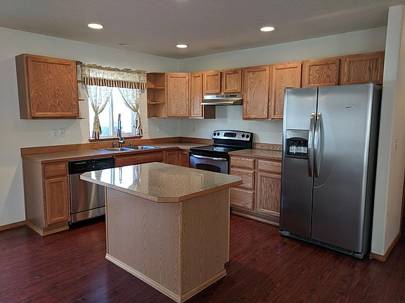 2nd image of 6015 Woodbine Dr