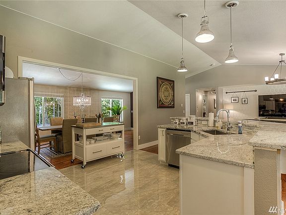 4th image of 43710 94th Avenue Ct E