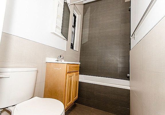 5th image of 399 Suydam St APT 1L
