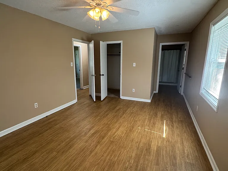 108 Laurel Ct — Photo 16