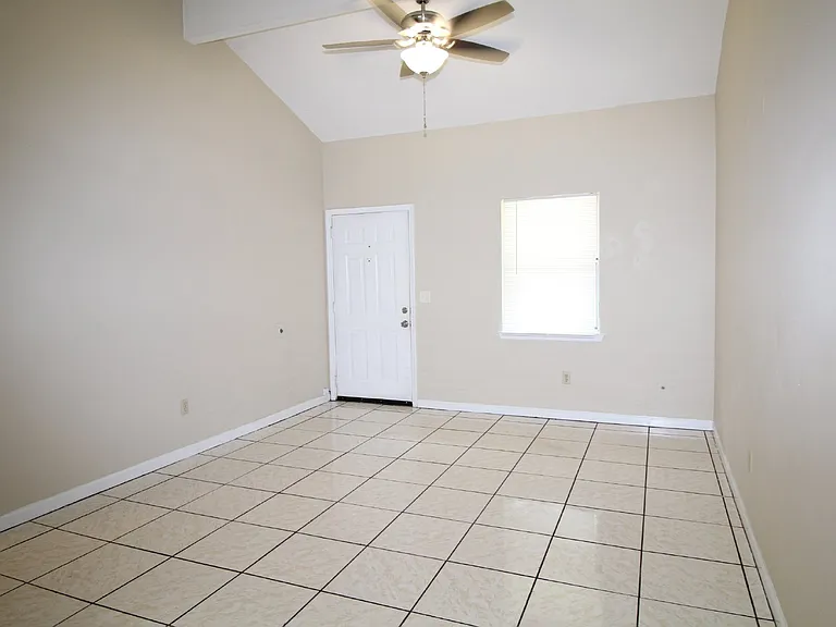 907 N 77th Ave #B — Photo 3