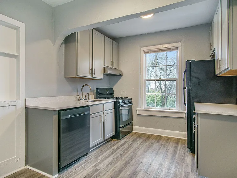 Sycamore Manor Apartments — Photo 7