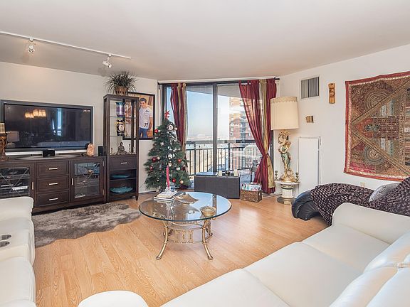 4th image of 908 Harmon Cove Tower