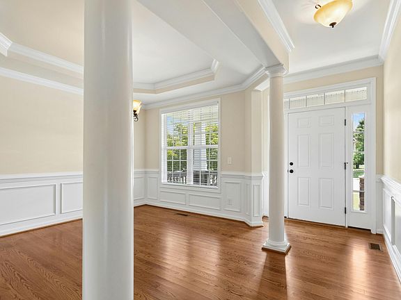 4th image of 462 Big Willow Way
