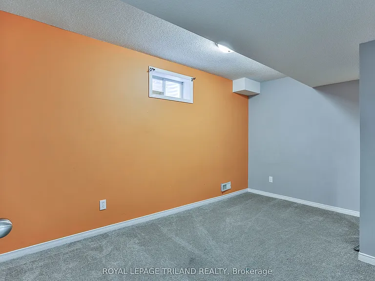 952 Thistledown Way — Photo 34