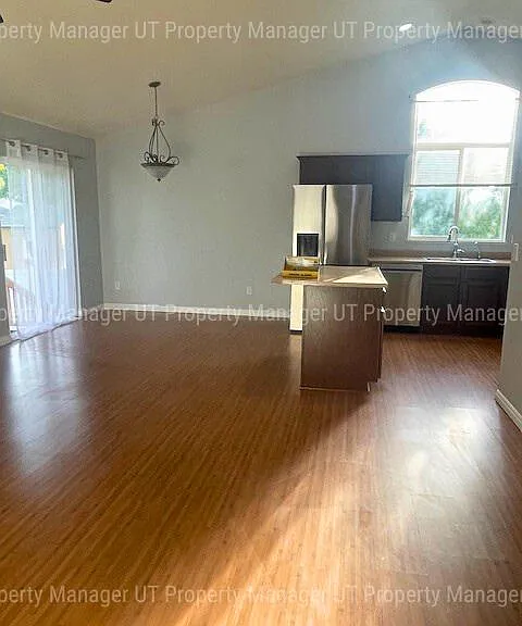 292 Winchester Dr — Photo 2