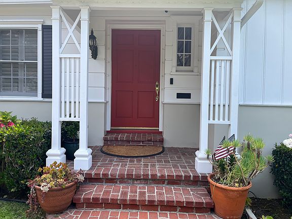 3rd image of 10518 Wellworth Ave