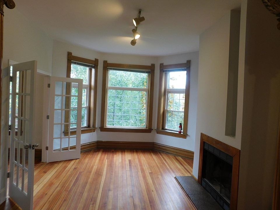 1st image of 1128 N Winchester Ave #3