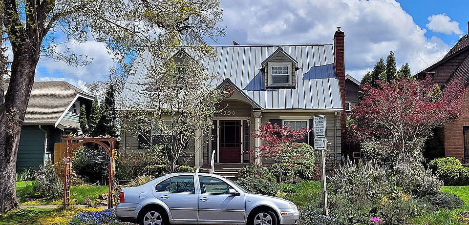 2nd image of 930 Summer St NE