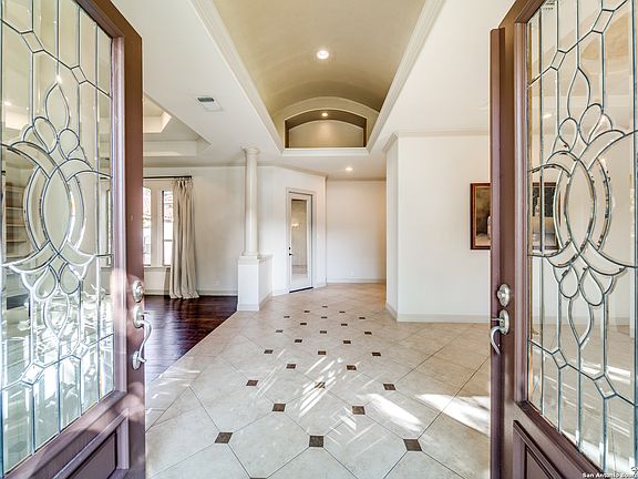 3rd image of 22 WORTHSHAM DR