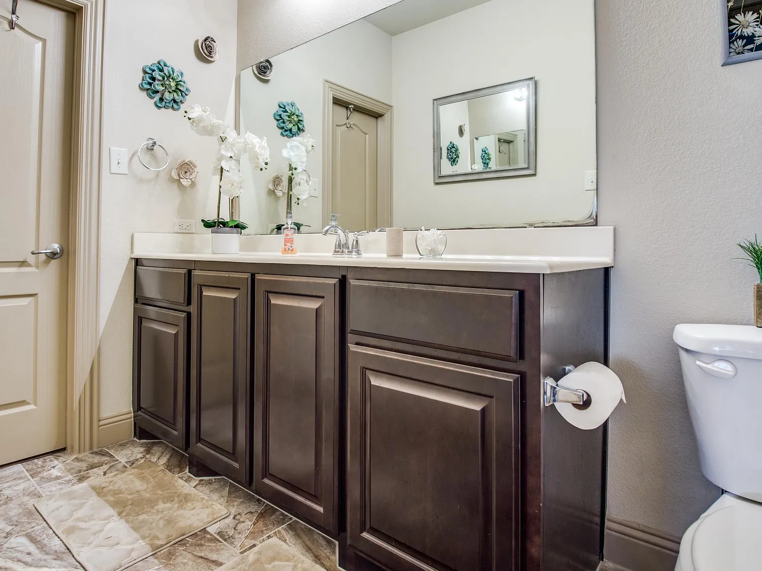 3 bed, 3.5 bath, 1985 sqft, $2,995 — Photo 4