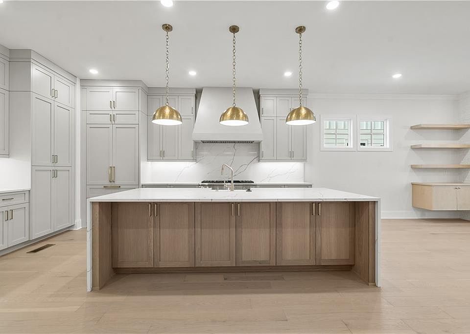 1st image of 566 Sawnee Village Blvd