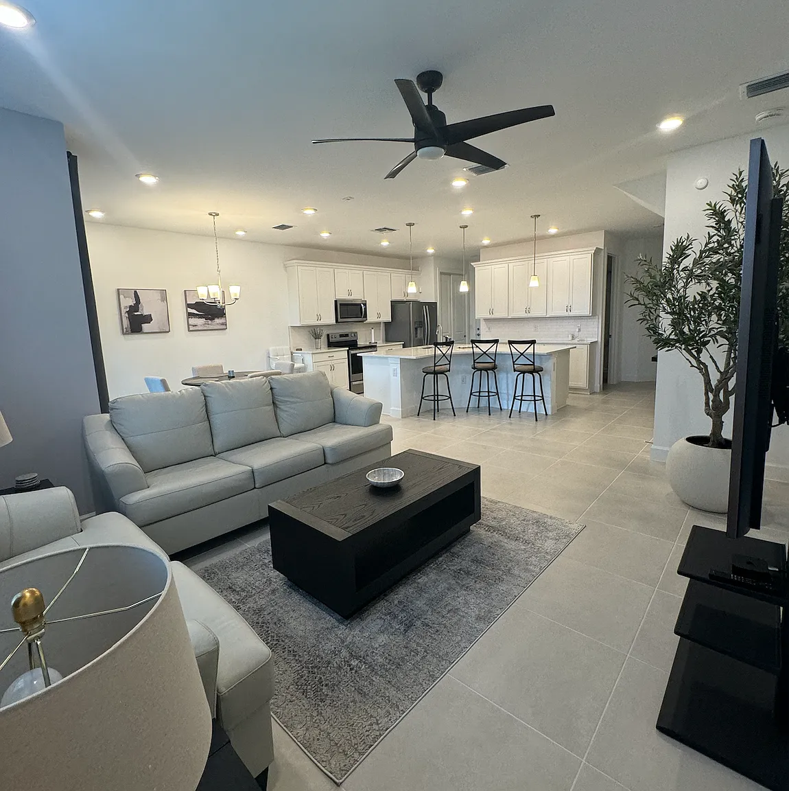 3 bed, 1901 sqft, $8,000 — Photo 1