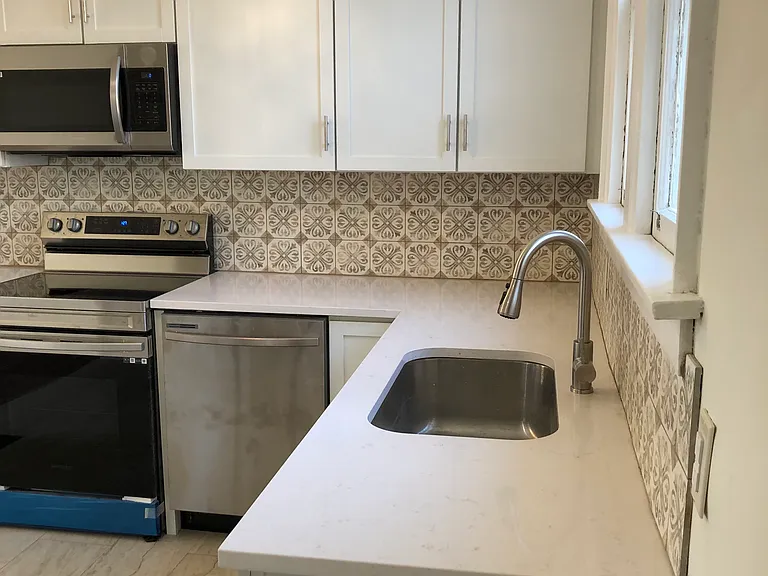 301 Ludford St — Photo 10