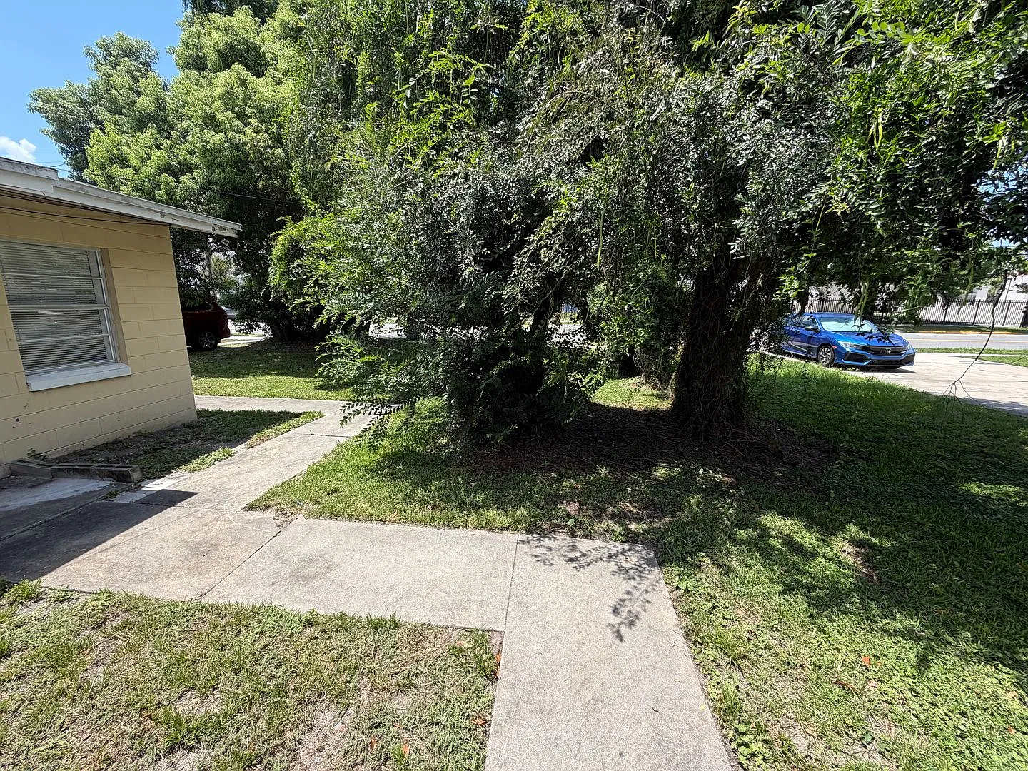 2 Bedroom, 1 Bath Duplex Across from Boone High School Available Now! — Photo 2