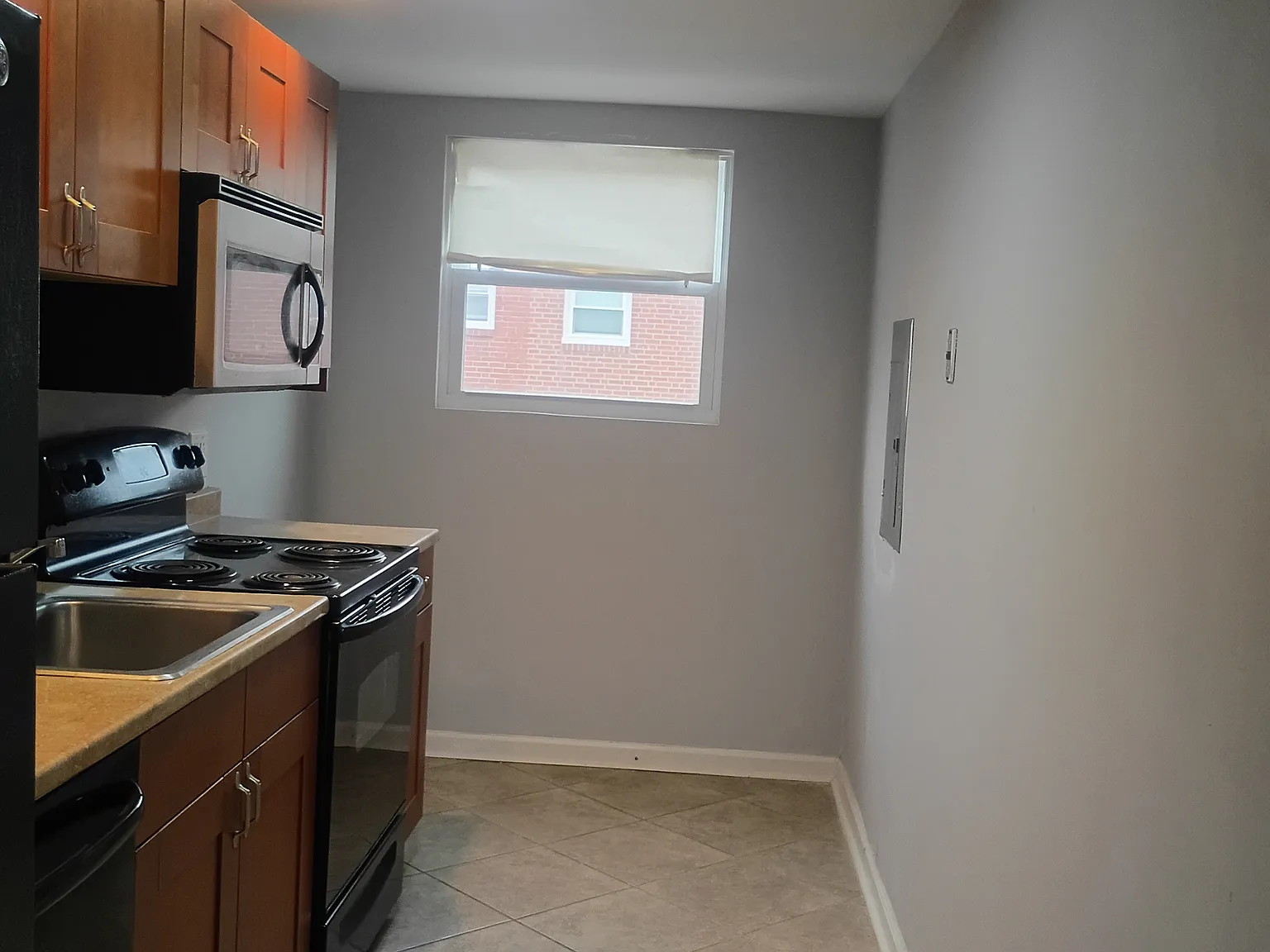 7701 Gilbert St — Photo 3