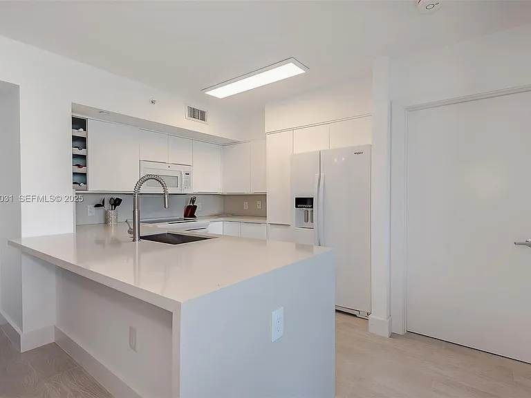 90 Alton Rd #2410 — Photo 8