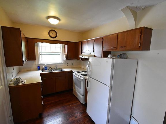 3rd image of 149 N Pershing Dr