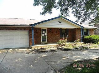 2727 Yaeger Rd, Saint Louis, MO 63129