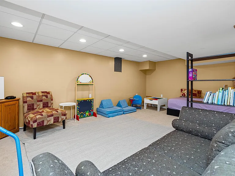 16610 Old Bedford Rd — Photo 42