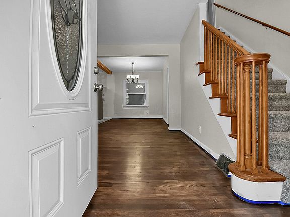 4th image of 1012 E Chestnut St