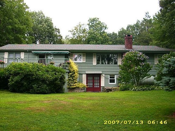 Rear/facing lakefront