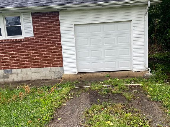 2nd image of 109 Thompson St