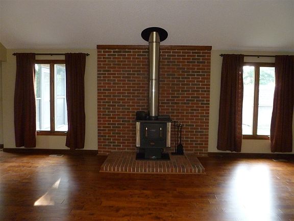 4th image of 3209 Thomas Dr